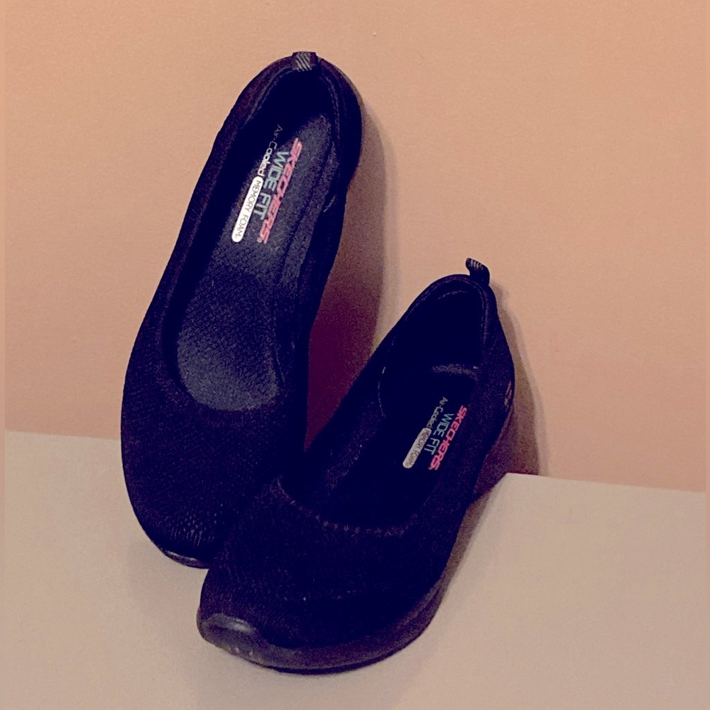 Skechers slip on shoes